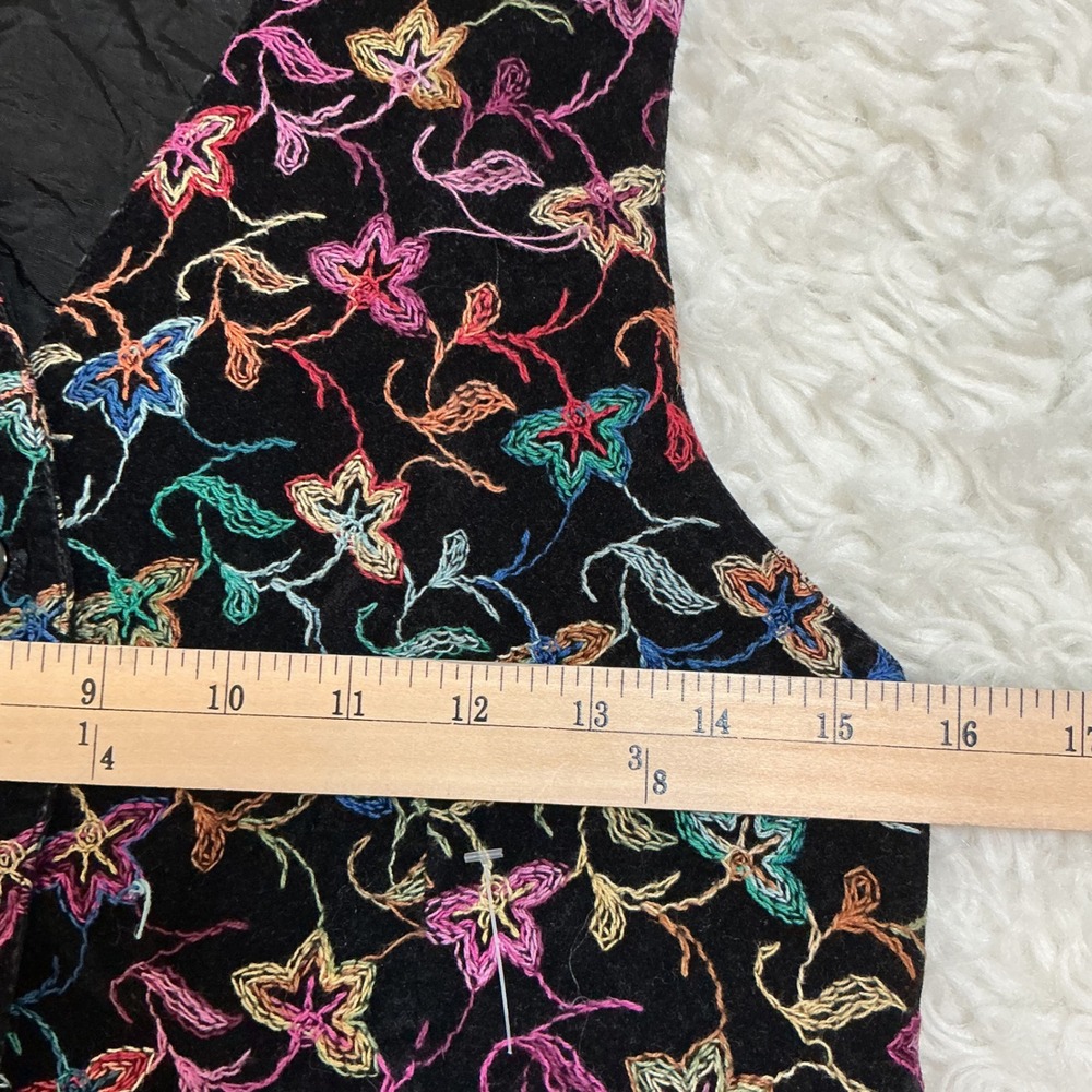 Vintage GUESS by Georges Marciano Embroidered Velvet Vest Made USA Floral Boho M - Picture 4 of 8